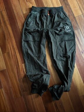 Zumba wear Grid-Pattern Olive Green Cargo Pants